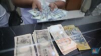 Dolar Melemah di Dunia Tapi Masih Perkasa di Indonesia