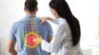 Gejala dan Penanganan Skoliosis pada Semua Usia