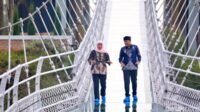 Khofifah Ajak Wisatawan Coba Jembatan Kaca Bromo